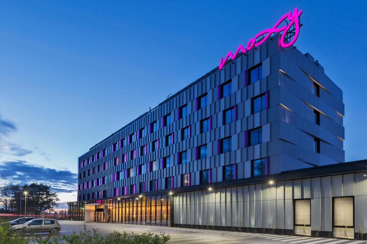 Отель Moxy Katowice Airport Пирзовице-10